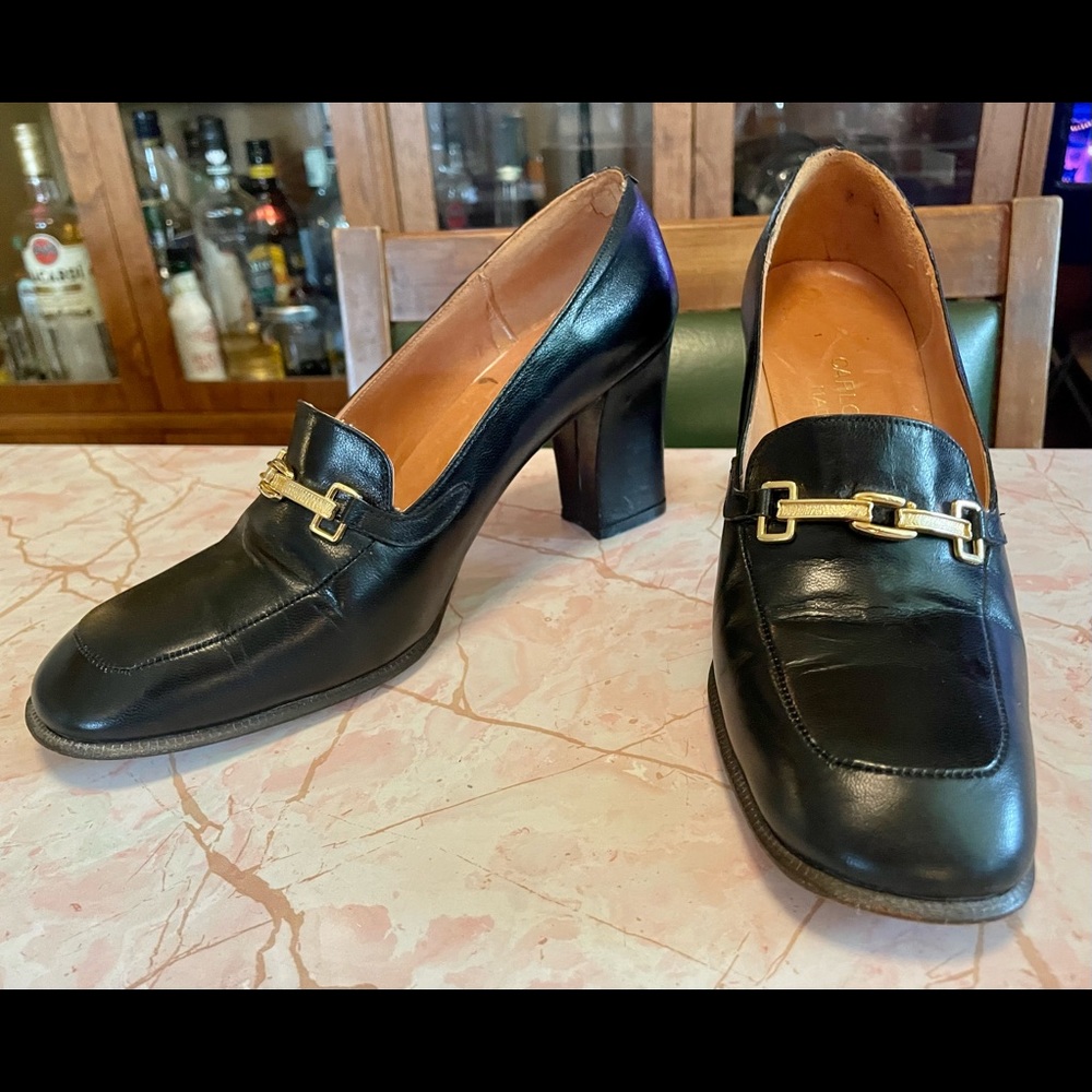 Vintage Carlos Sanchez 7 Black Kid Leather Heeled Loafers w Gold Horsebit Detail